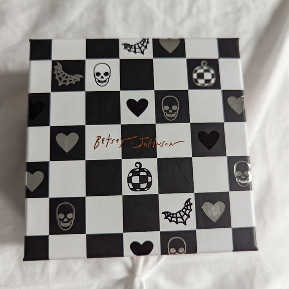 Betsy Johnson glow in the dark Ghost Earrings - Picture 2 of 5